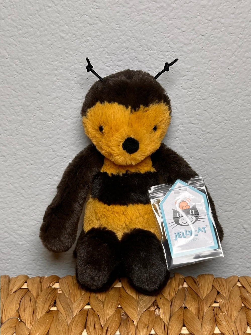 Jellycat Small Bashful Bee / BNWT / Retired & VHTF